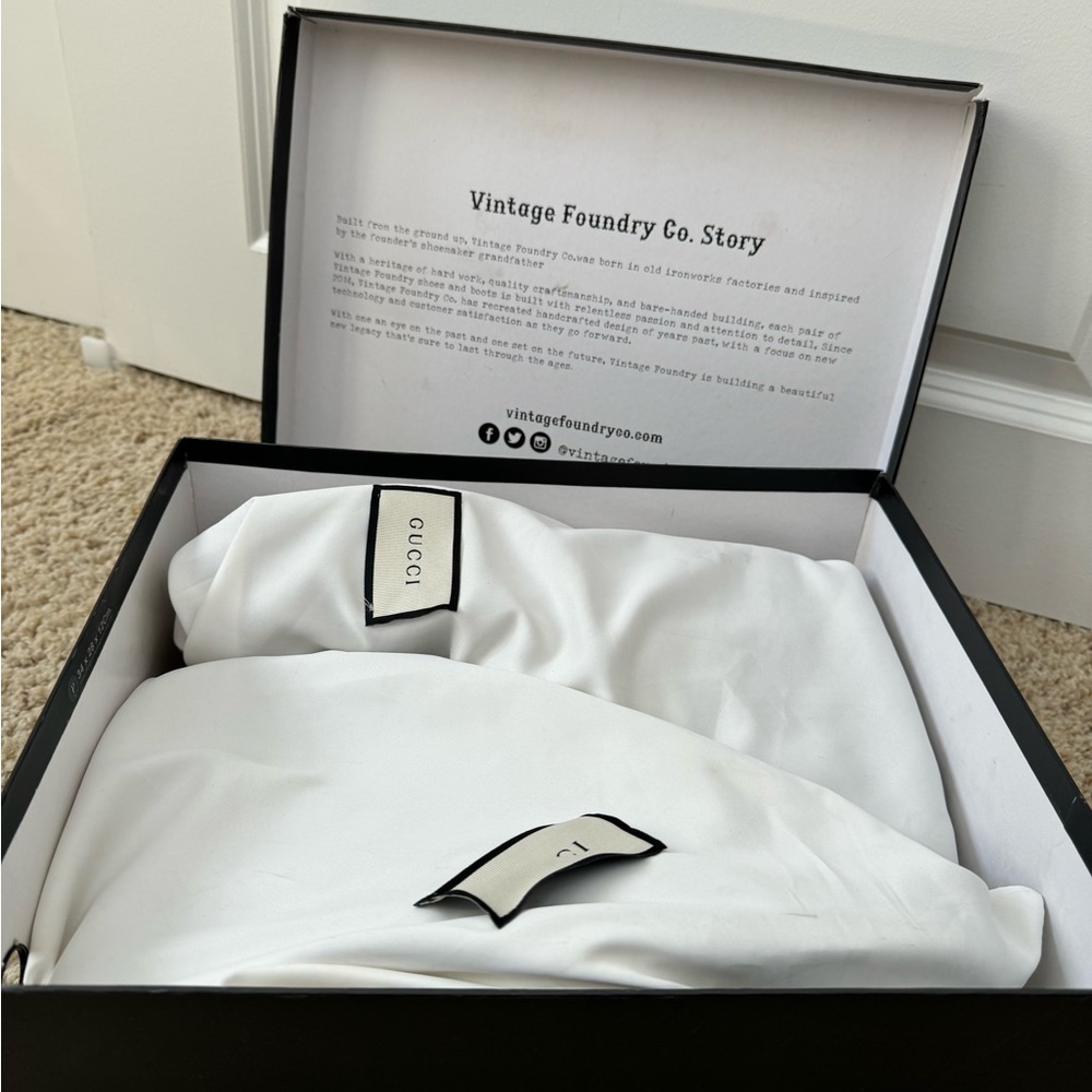 Selling my Gucci Lace up sedue boots